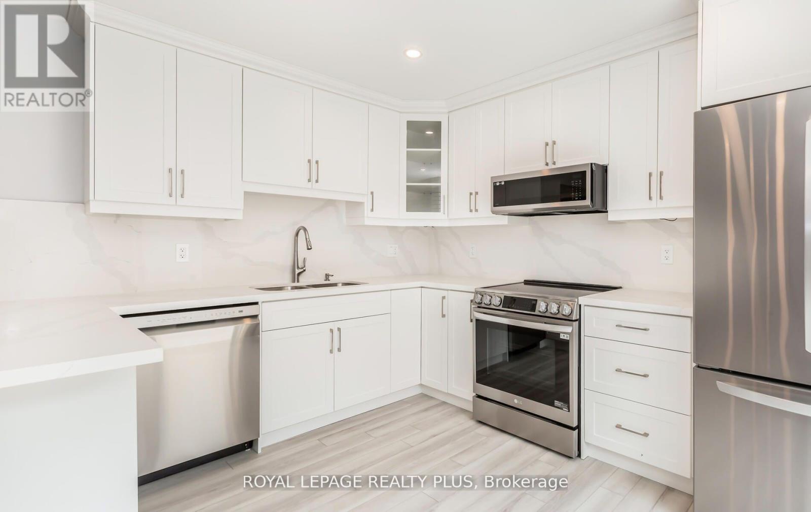 Rear - 2844 Kingsberry Crescent, Mississauga, Ontario  L5B 2K9 - Photo 12 - W13802142