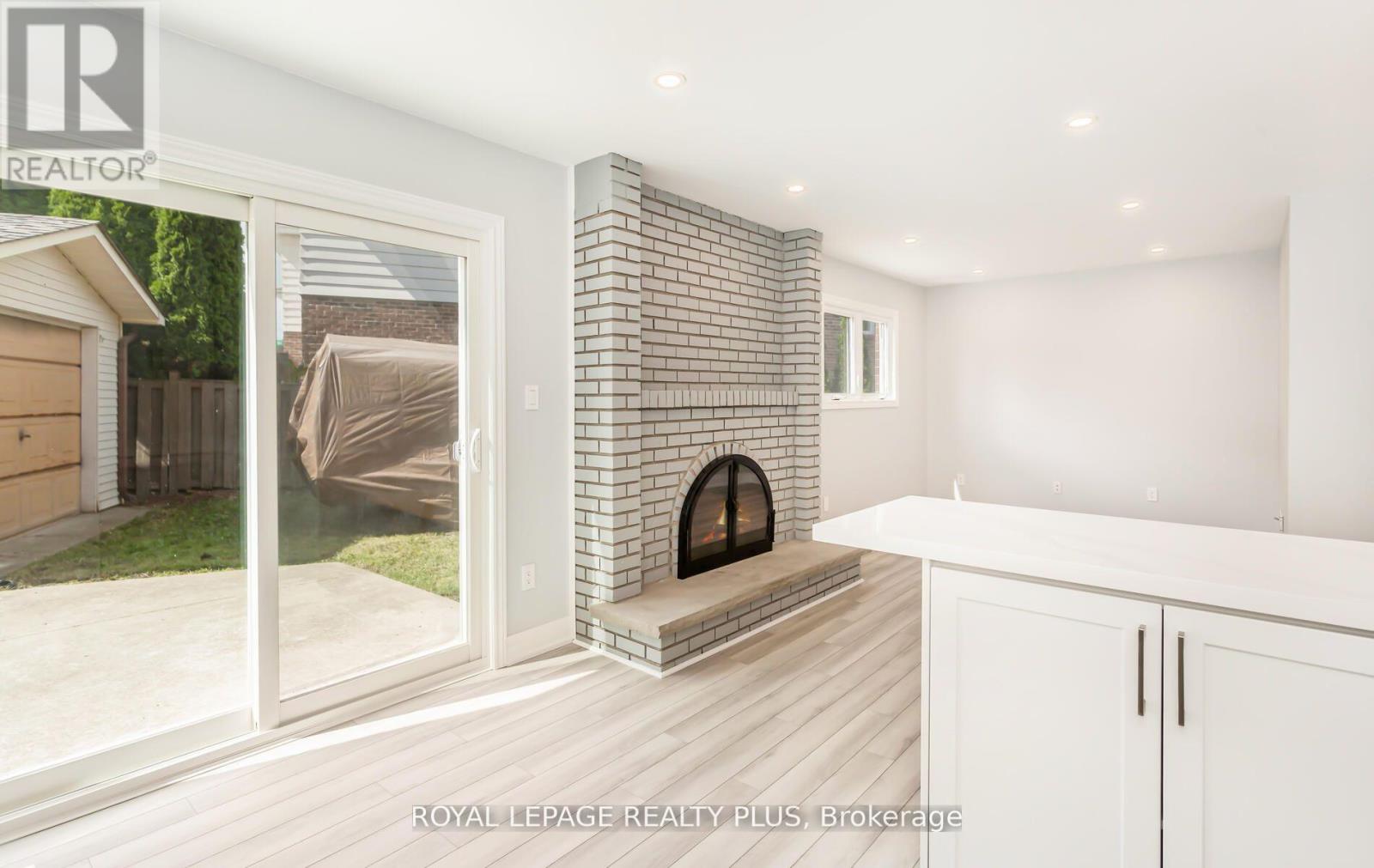 Rear - 2844 Kingsberry Crescent, Mississauga, Ontario  L5B 2K9 - Photo 14 - W13802142