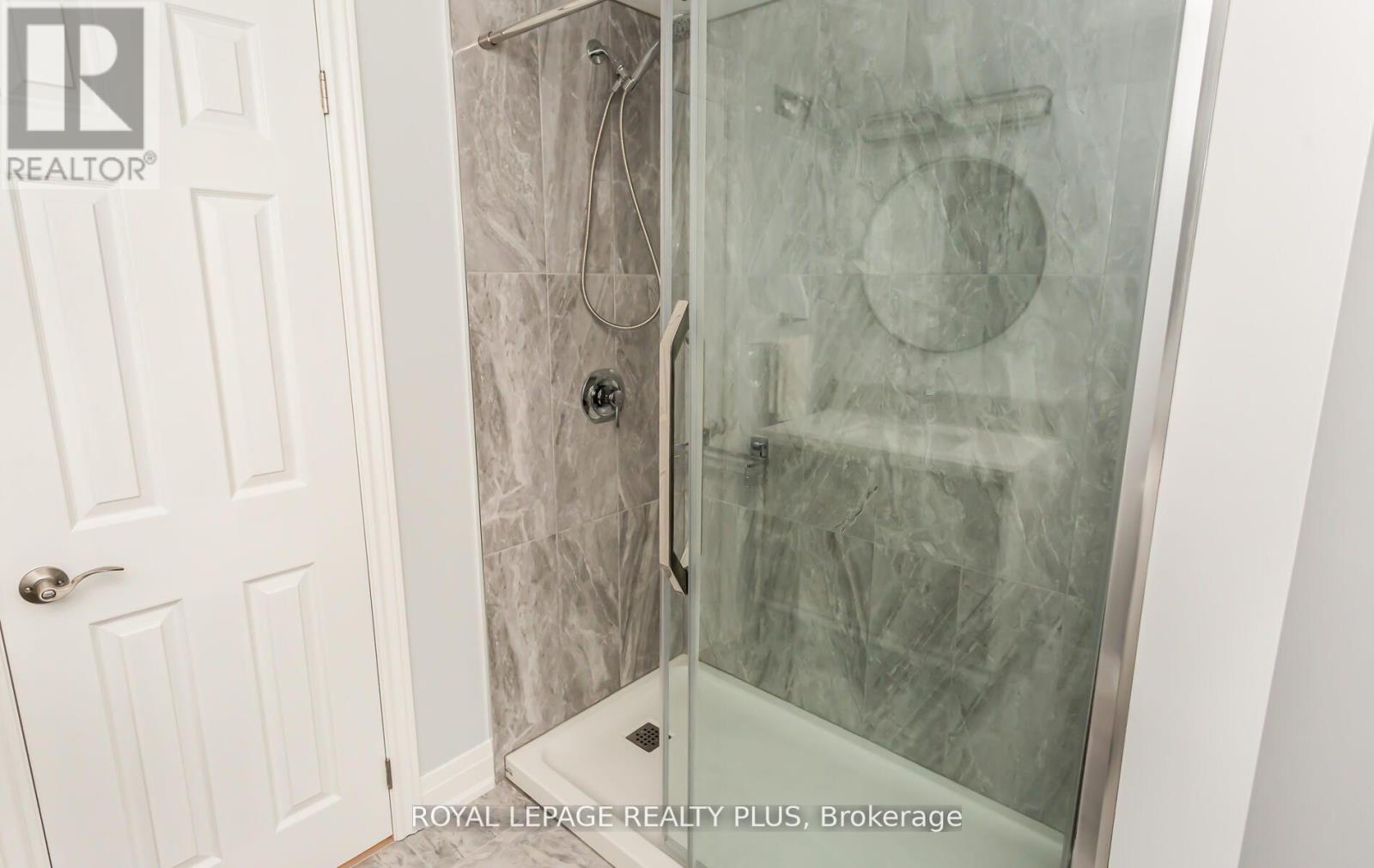 Rear - 2844 Kingsberry Crescent, Mississauga, Ontario  L5B 2K9 - Photo 19 - W13802142