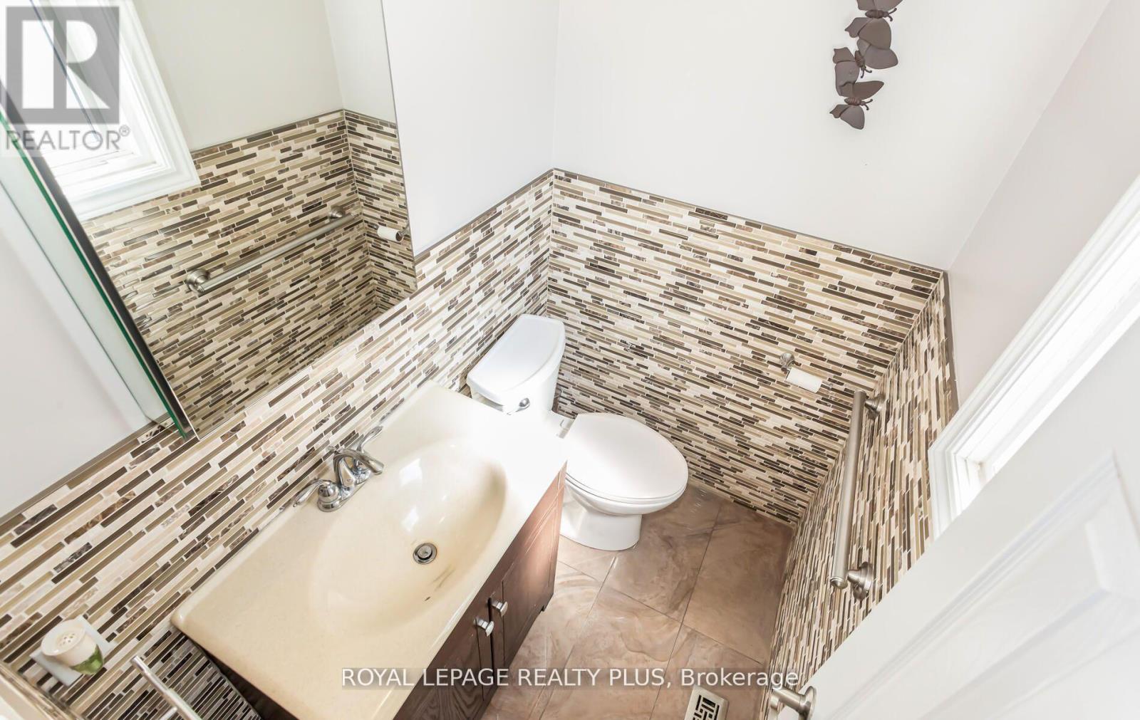 Rear - 2844 Kingsberry Crescent, Mississauga, Ontario  L5B 2K9 - Photo 25 - W13802142
