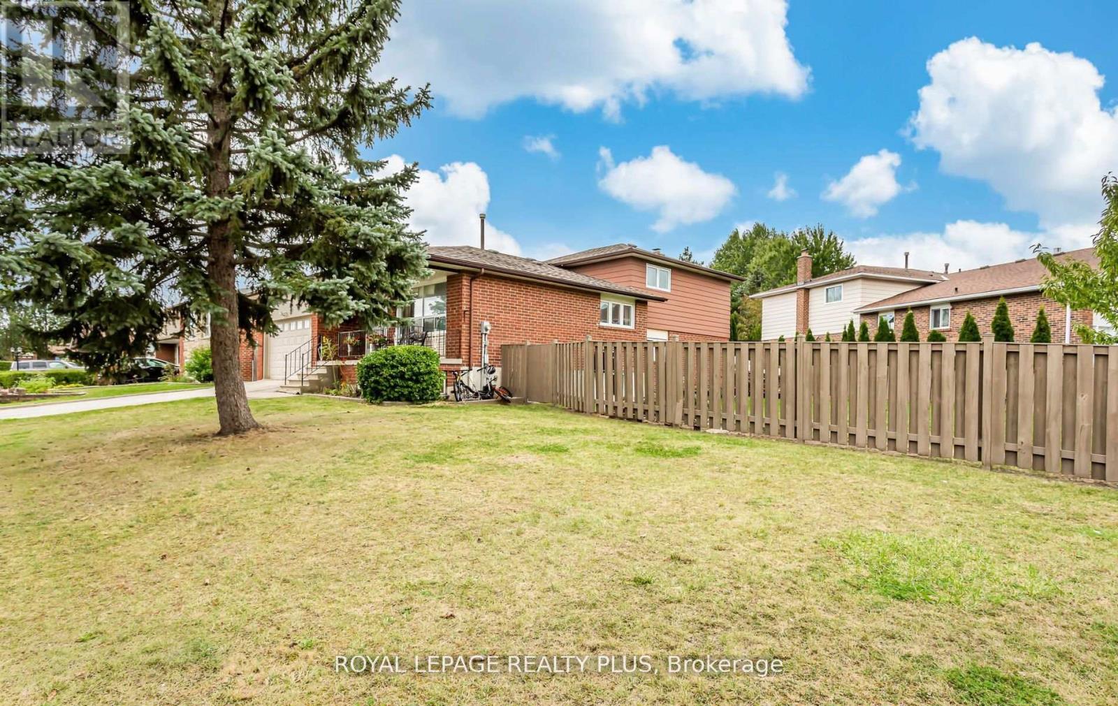 Rear - 2844 Kingsberry Crescent, Mississauga, Ontario  L5B 2K9 - Photo 3 - W13802142