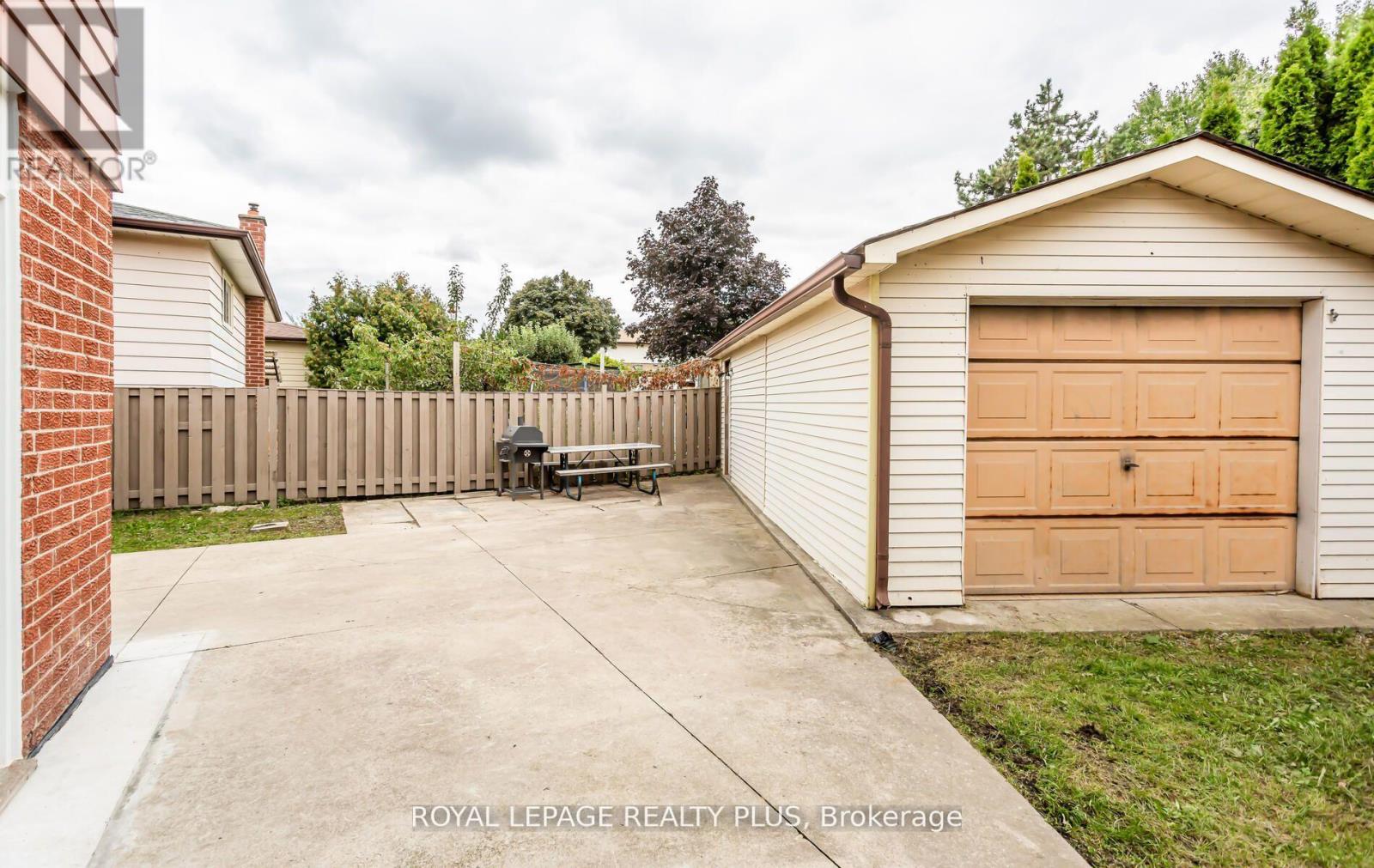 Rear - 2844 Kingsberry Crescent, Mississauga, Ontario  L5B 2K9 - Photo 30 - W13802142