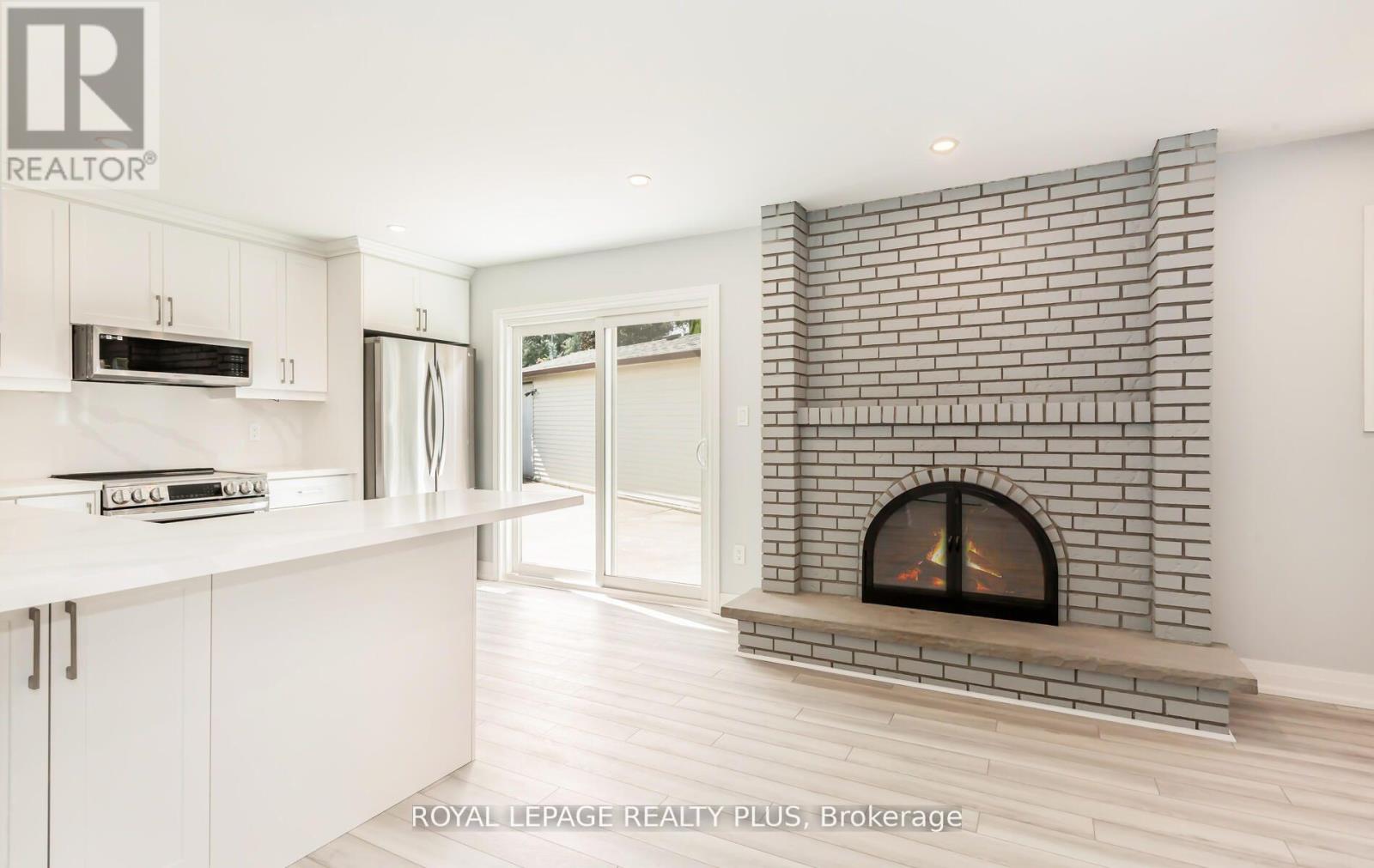 Rear - 2844 Kingsberry Crescent, Mississauga, Ontario  L5B 2K9 - Photo 7 - W13802142