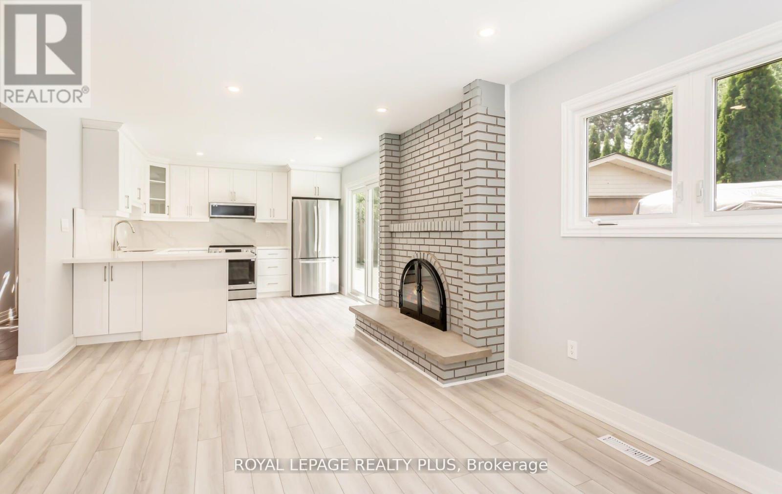 Rear - 2844 Kingsberry Crescent, Mississauga, Ontario  L5B 2K9 - Photo 8 - W13802142
