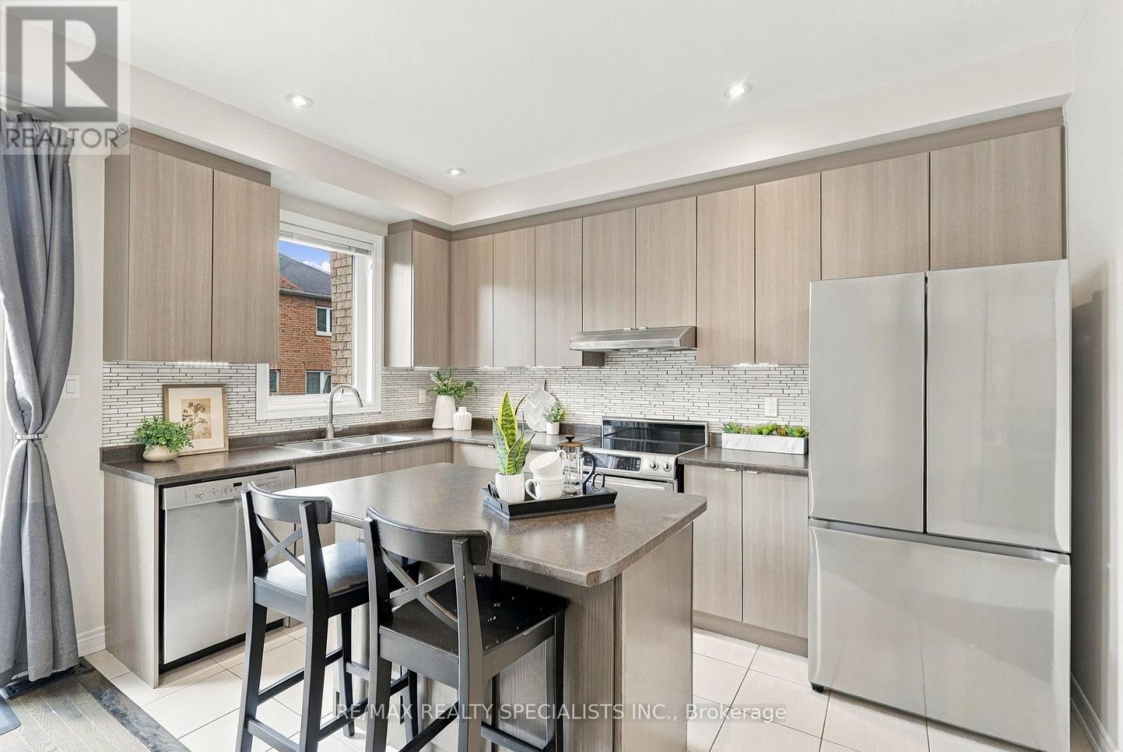 766 Sugden Terrace, Milton (Wi Willmott), Ontario  L9T 8K2 - Photo 9 - W13802154
