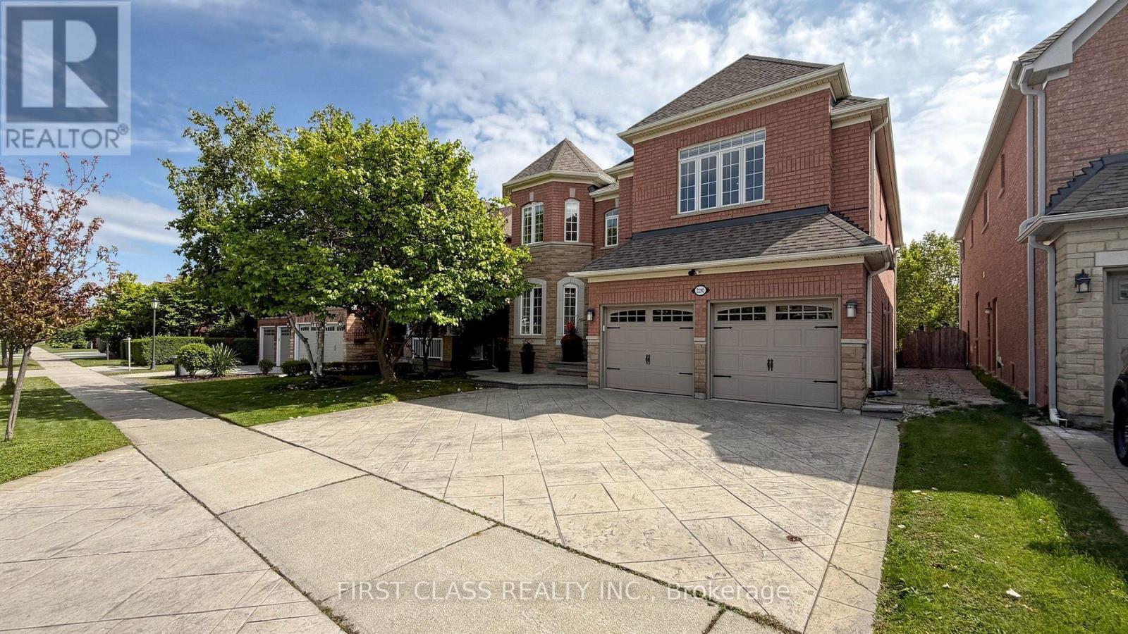3292 Topeka Drive, Mississauga, Ontario  L5M 7V1 - Photo 2 - W13802158