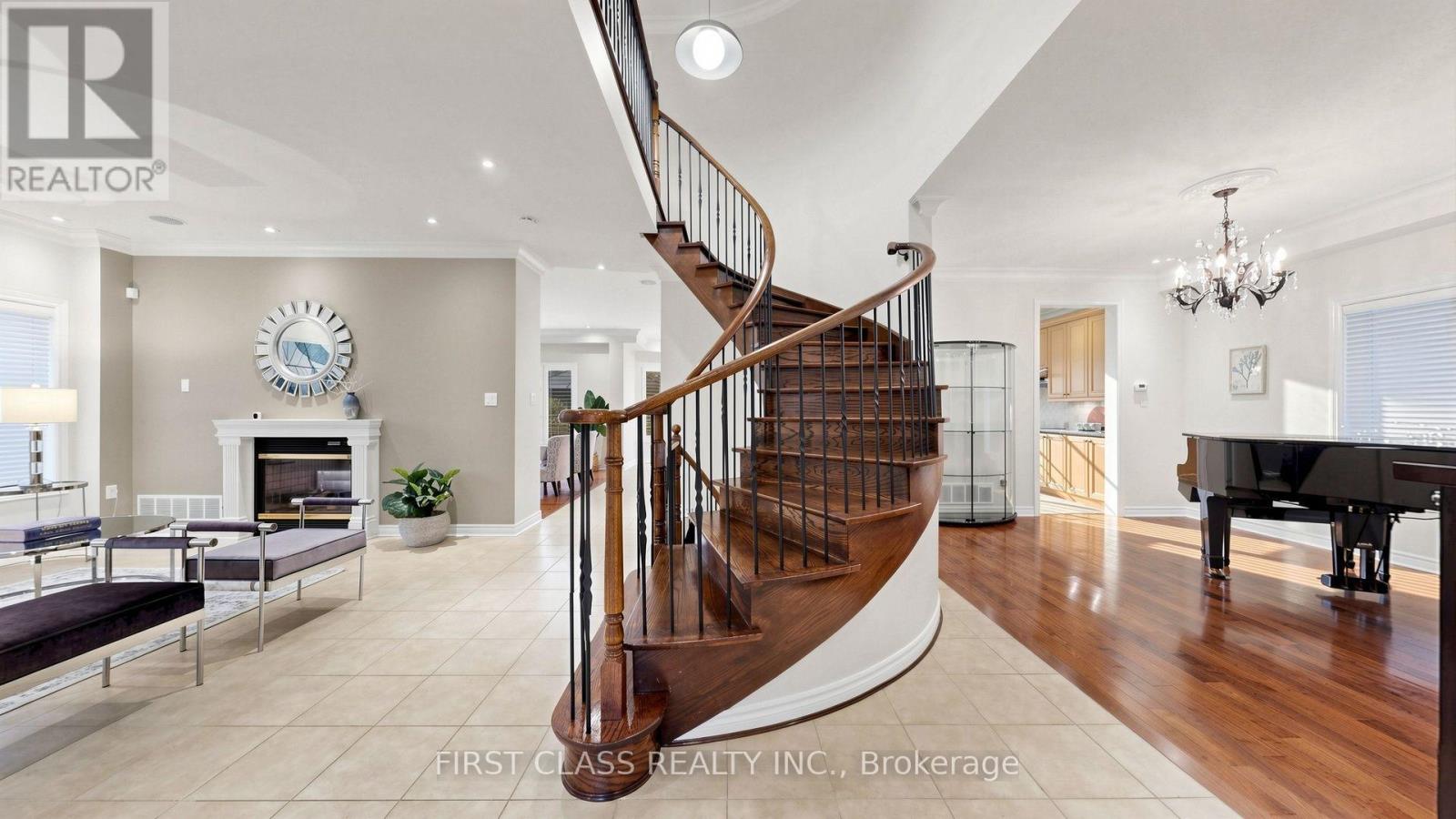 3292 Topeka Drive, Mississauga, Ontario  L5M 7V1 - Photo 4 - W13802158