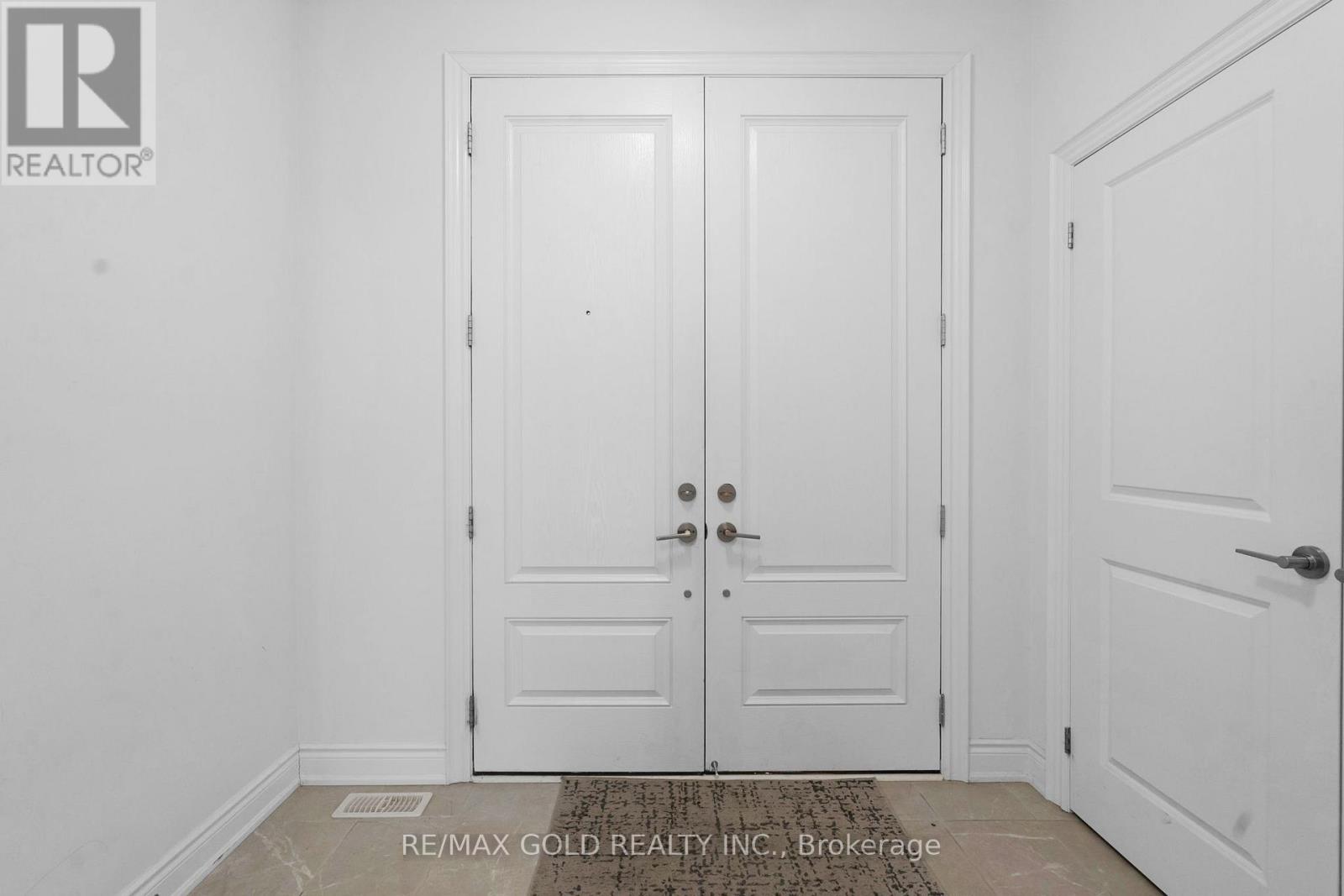 23 Bermondsey Way, Brampton, Ontario  L6Y 0E4 - Photo 3 - W13802254
