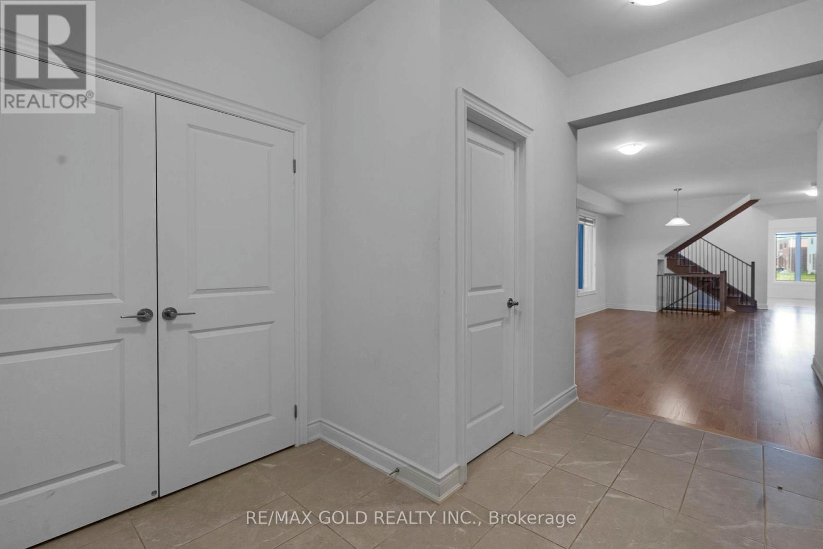 23 Bermondsey Way, Brampton, Ontario  L6Y 0E4 - Photo 5 - W13802254