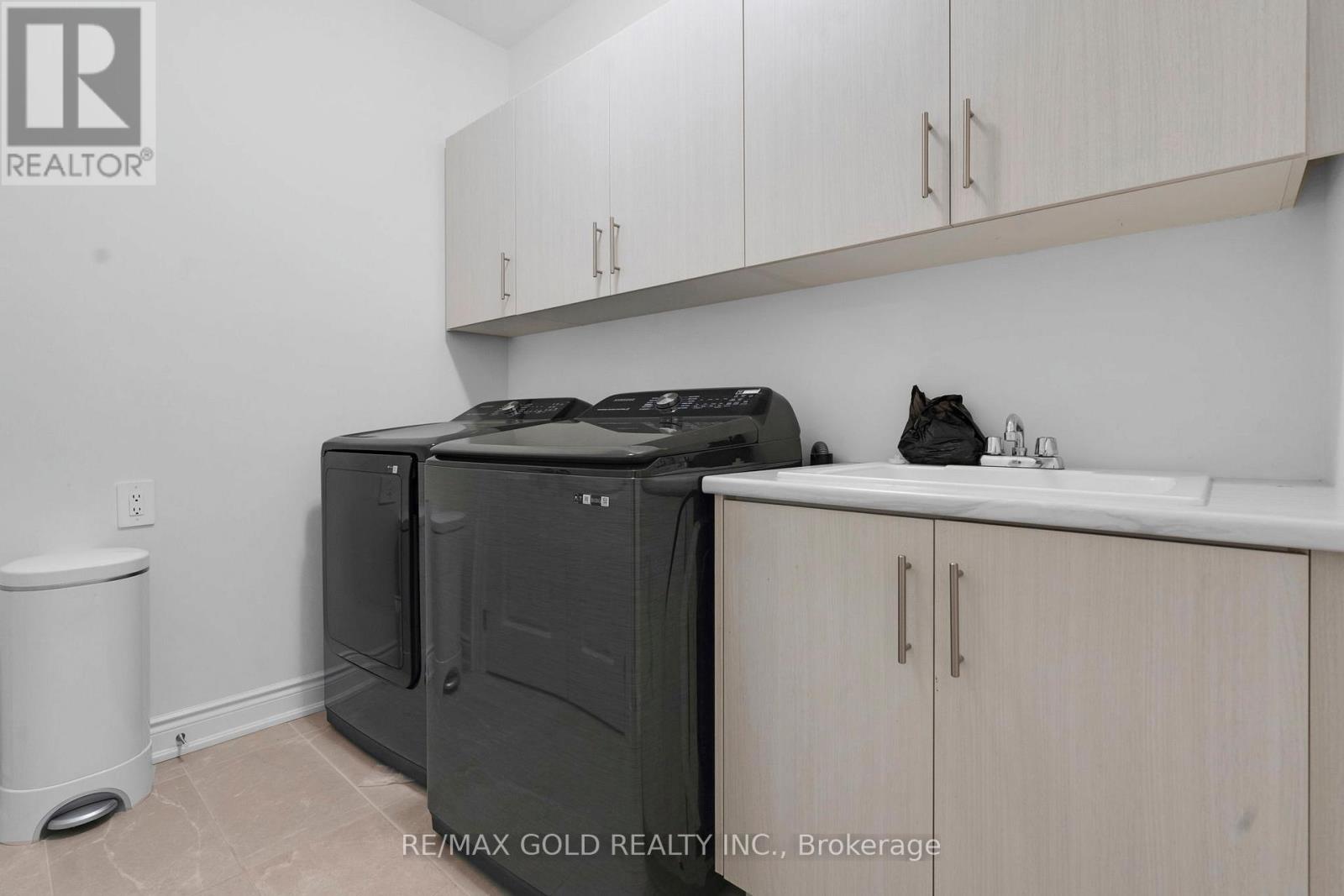 23 Bermondsey Way, Brampton, Ontario  L6Y 0E4 - Photo 9 - W13802254