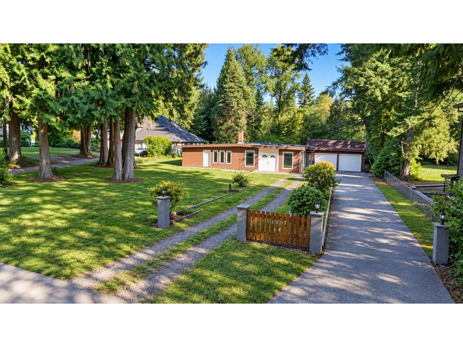 13897 56a Avenue, Surrey, British Columbia  V3X 2X5 - Photo 3 - R3164403