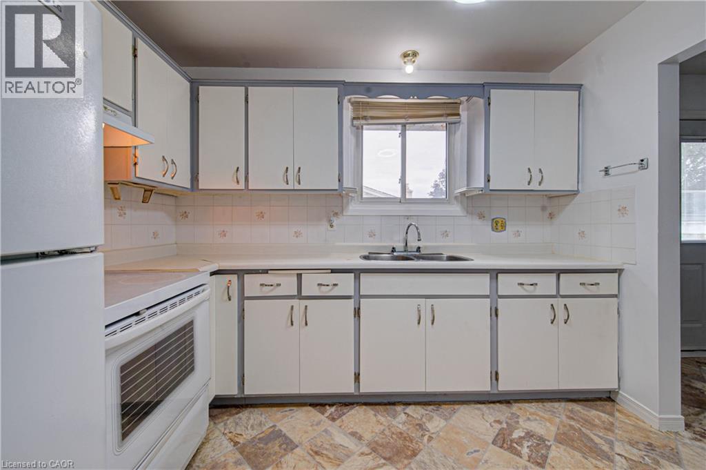 602 Highpoint Avenue, Waterloo, Ontario  N2L 4N1 - Photo 8 - 40864527