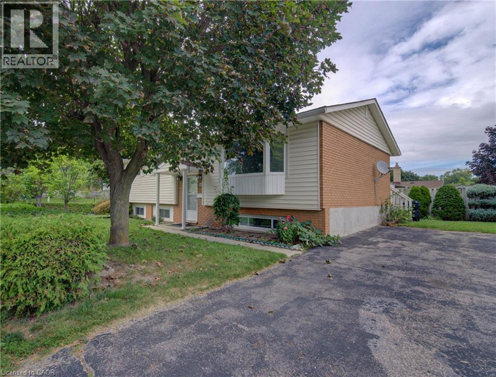 602 Highpoint Avenue, Waterloo, Ontario  N2L 4N1 - Photo 2 - 40864527