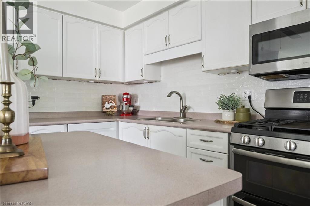 154 Shadow Wood Court, Waterloo, Ontario  N2K 3W4 - Photo 9 - 40864337