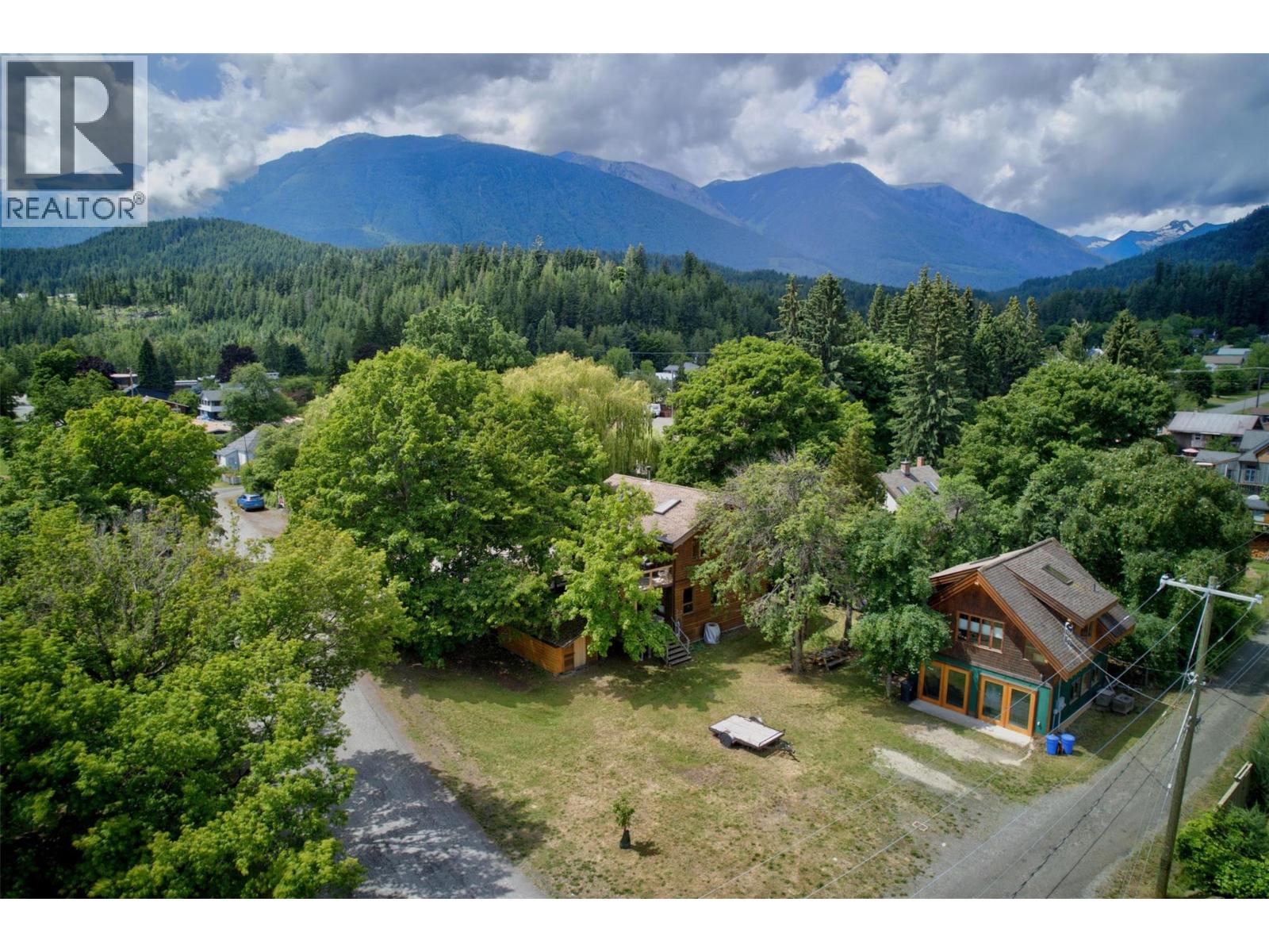 202 B Avenue, Kaslo, British Columbia V0G 1M0 - Photo 1 - 10393002