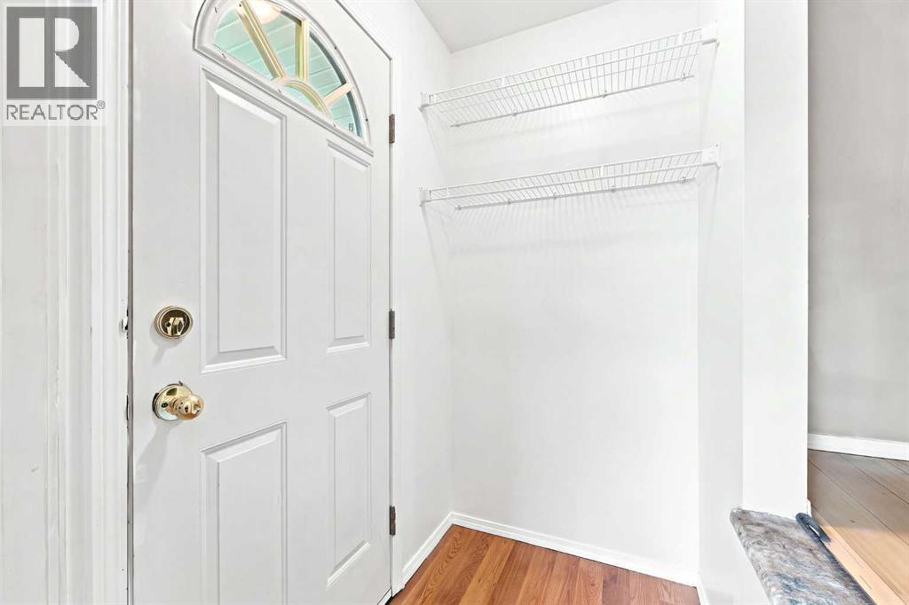 542 Regal Park Ne, Calgary, Alberta T2E 0S6 - Photo 2 - A2342433