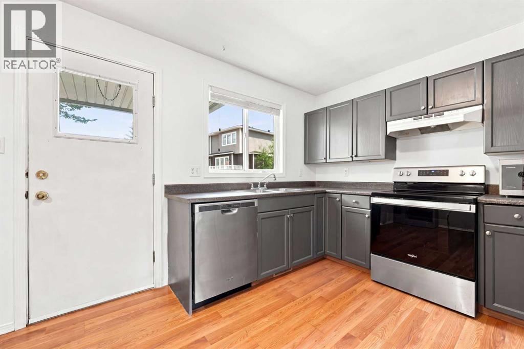 542 Regal Park Ne, Calgary, Alberta T2E 0S6 - Photo 9 - A2342433