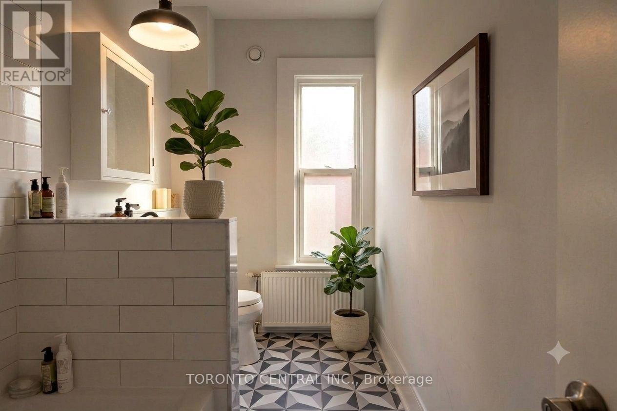 24 Manning Avenue, Toronto, Ontario  M6J 2K4 - Photo 20 - C13798624