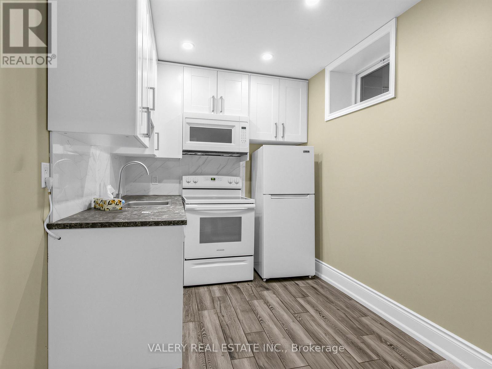 Lower - 133 Meadowvale Drive, Toronto, Ontario  M8Z 3K2 - Photo 4 - W13518842