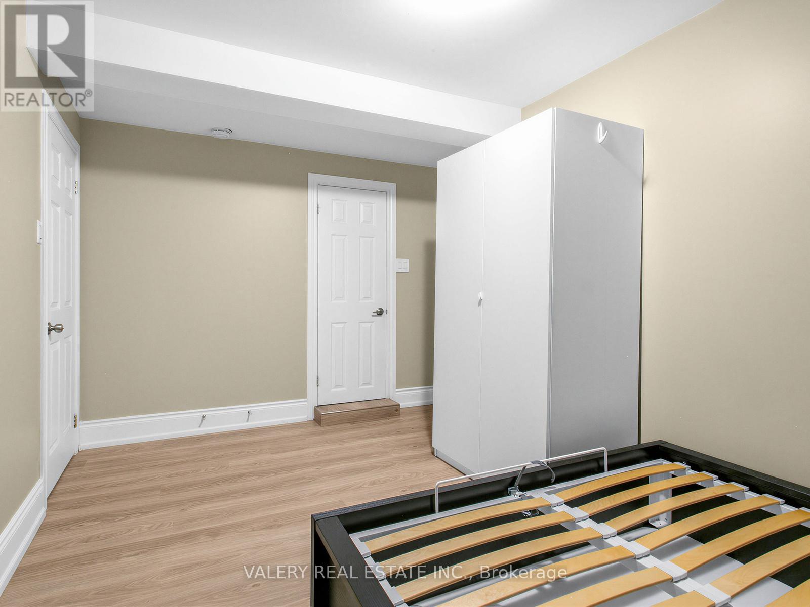Lower - 133 Meadowvale Drive, Toronto, Ontario  M8Z 3K2 - Photo 9 - W13518842