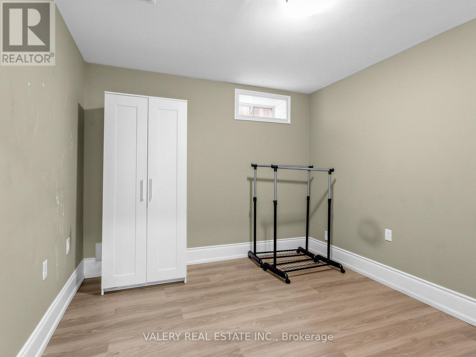 Lower - 133 Meadowvale Drive, Toronto, Ontario  M8Z 3K2 - Photo 10 - W13518842