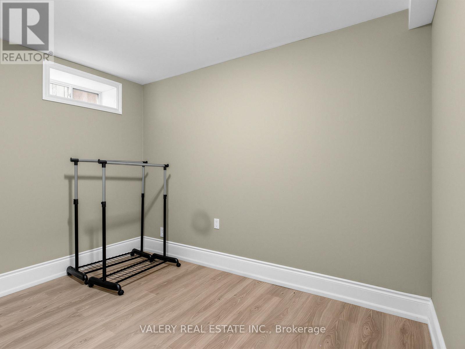 Lower - 133 Meadowvale Drive, Toronto, Ontario  M8Z 3K2 - Photo 11 - W13518842