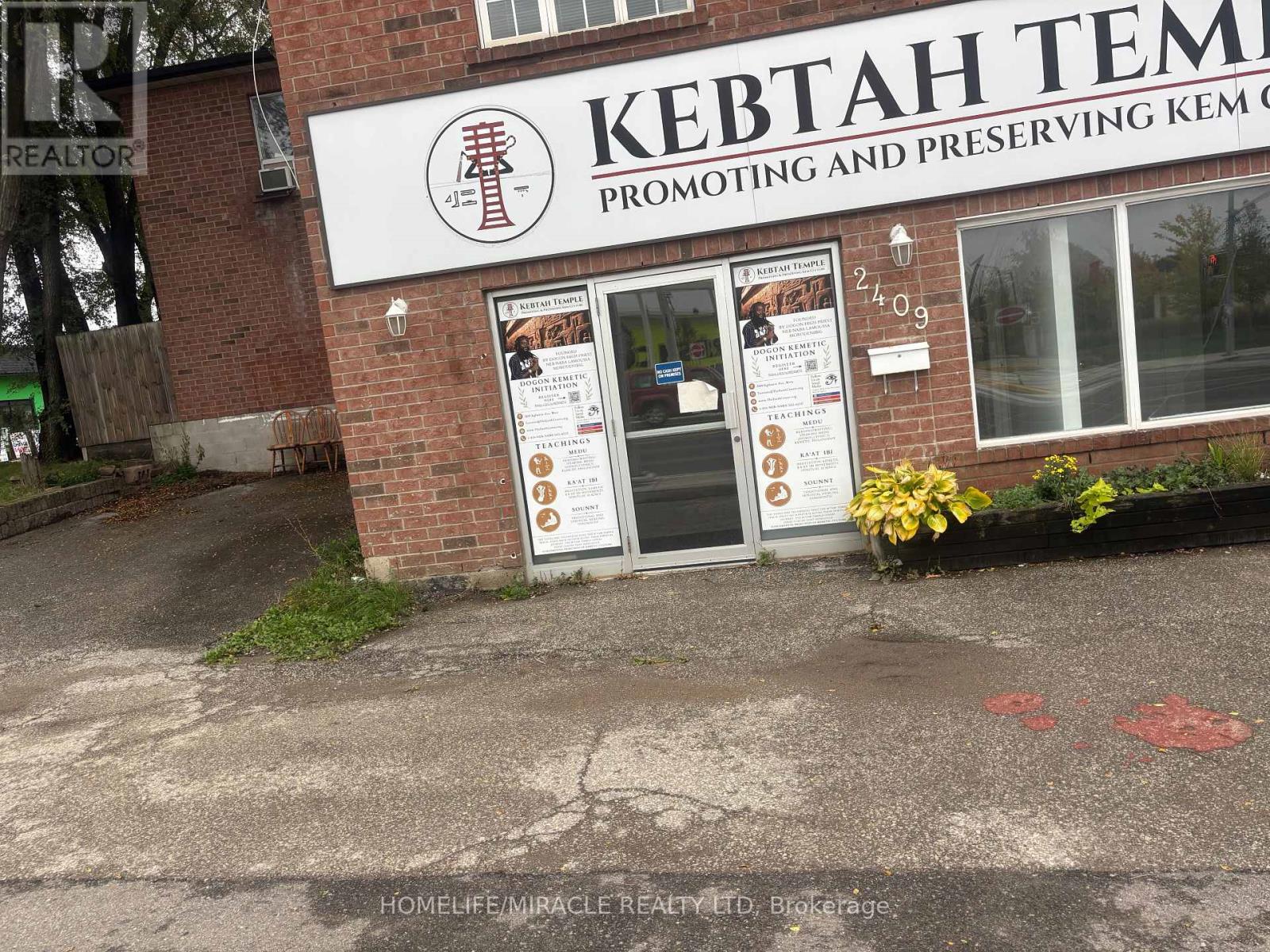 2409 EGLINTON AVENUE W, toronto (keelesdale-eglinton west), Ontario