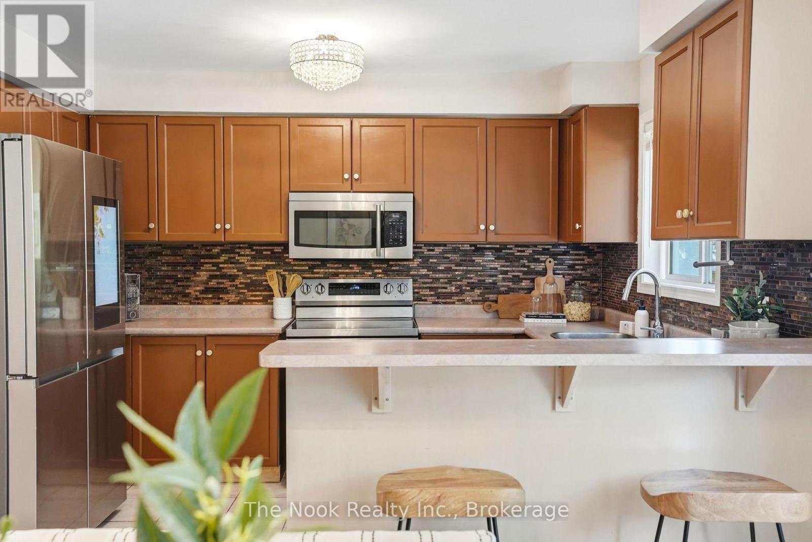 33 Aspen Park Way, Whitby, Ontario  L1N 9M6 - Photo 11 - E13802504