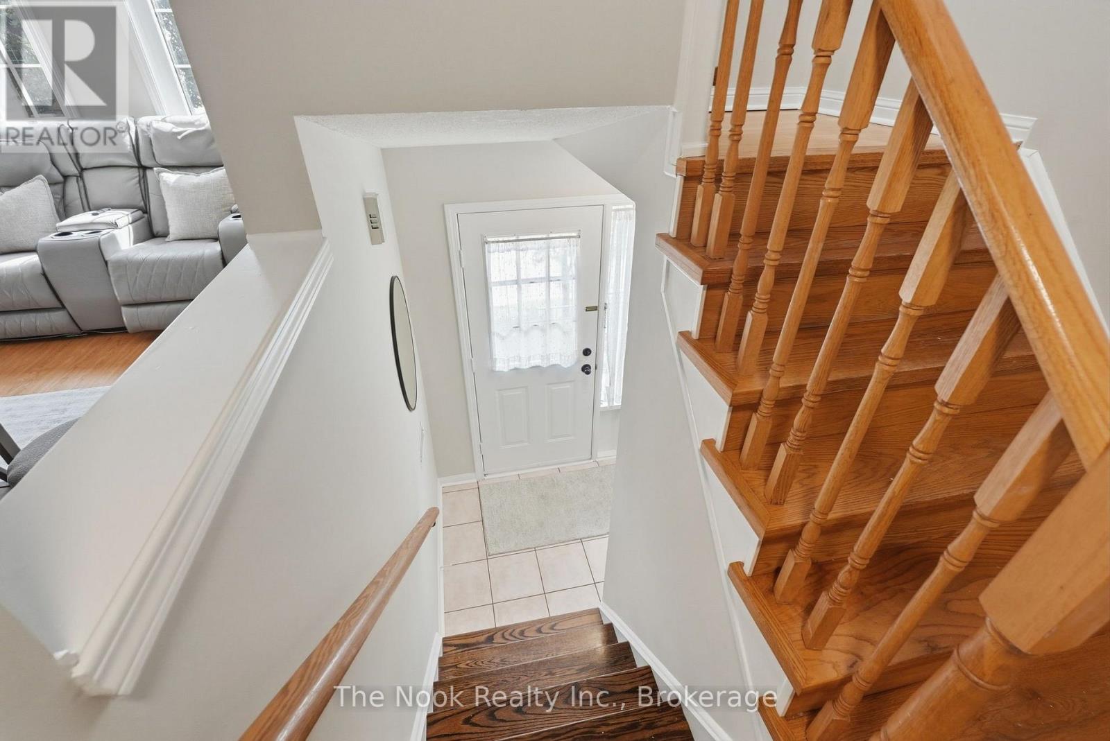 33 Aspen Park Way, Whitby, Ontario  L1N 9M6 - Photo 4 - E13802504