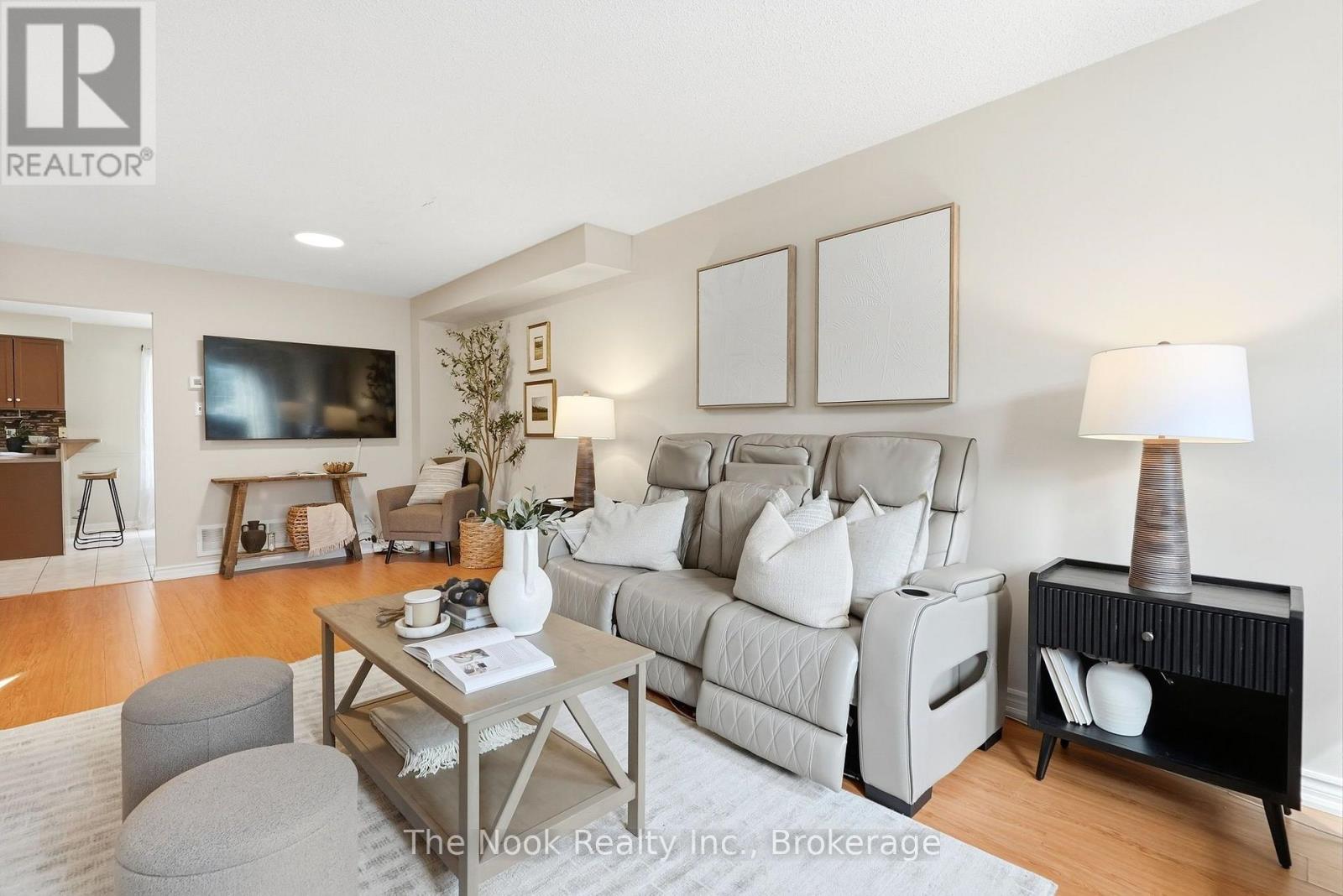 33 Aspen Park Way, Whitby, Ontario  L1N 9M6 - Photo 8 - E13802504
