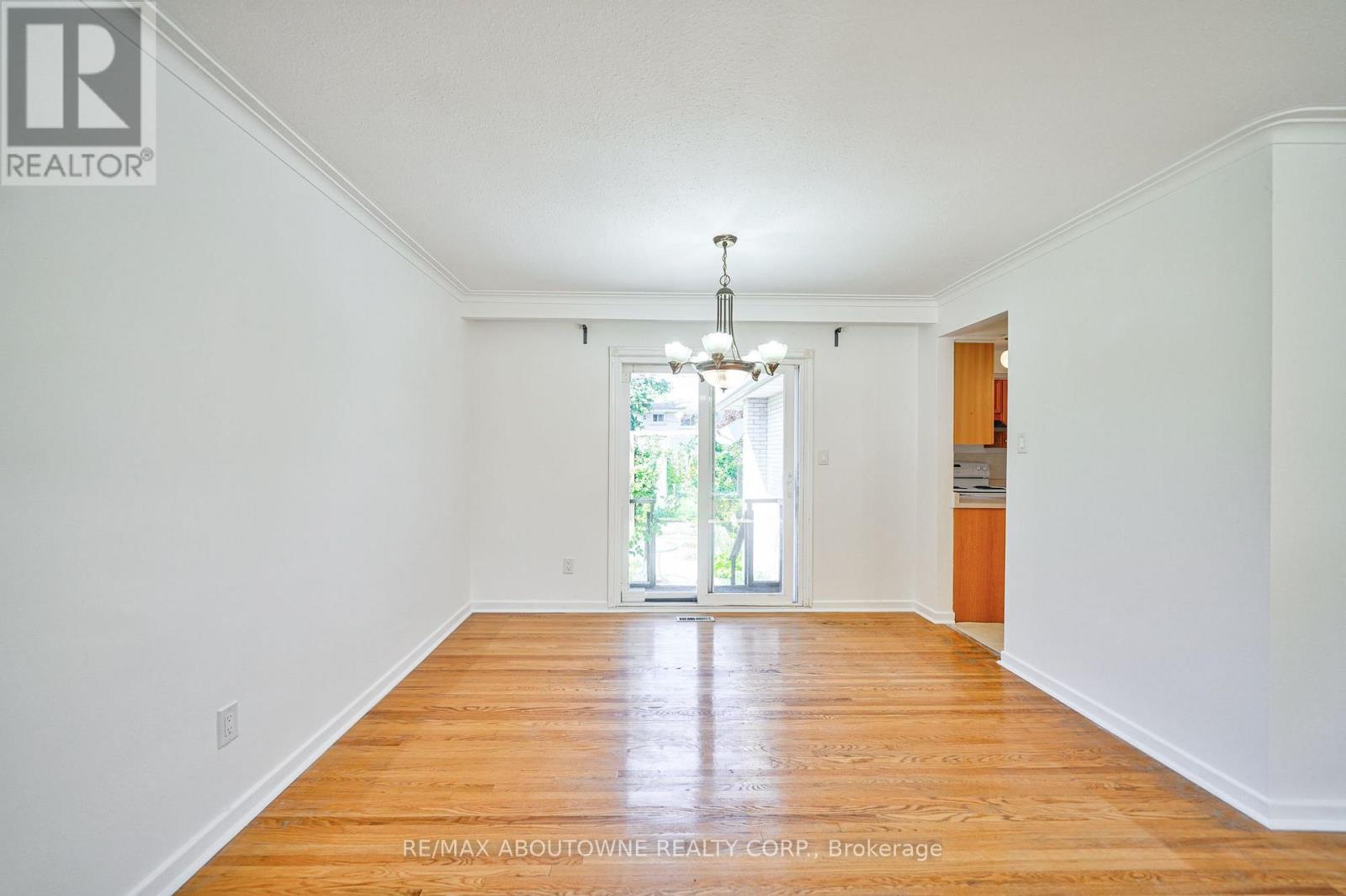 Upper - 4395 Longmoor Drive, Burlington (Shoreacres), Ontario  L7L 1X8 - Photo 12 - W13798628