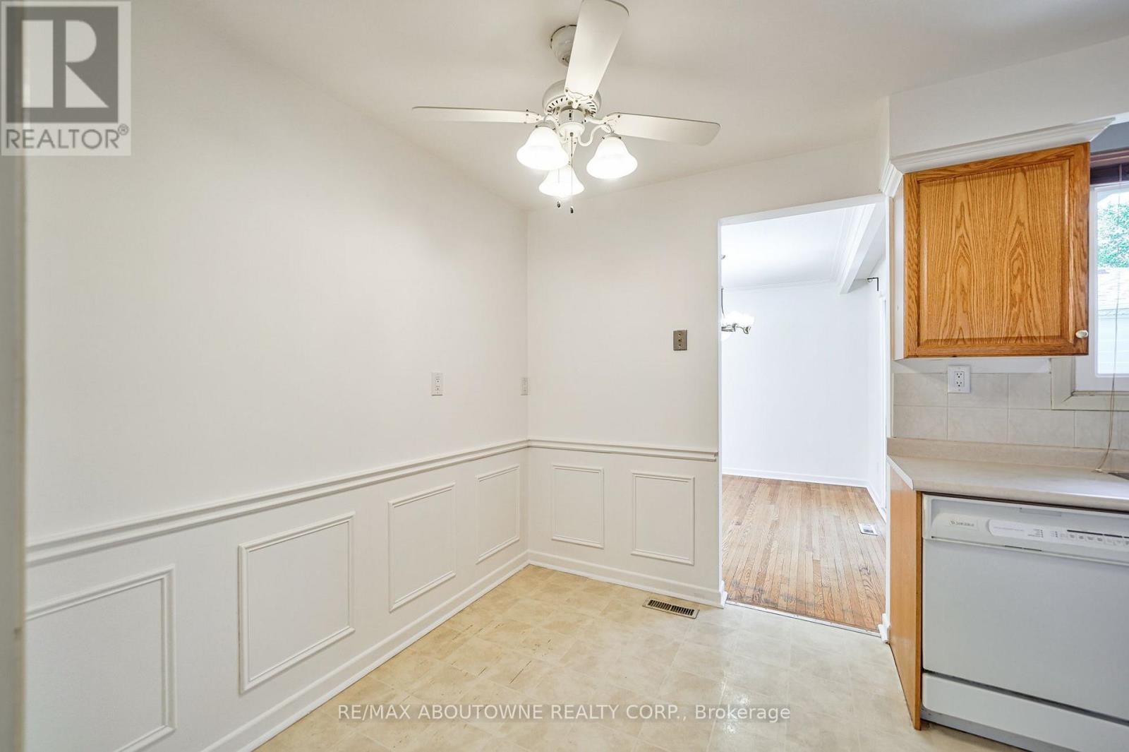 Upper - 4395 Longmoor Drive, Burlington (Shoreacres), Ontario  L7L 1X8 - Photo 18 - W13798628
