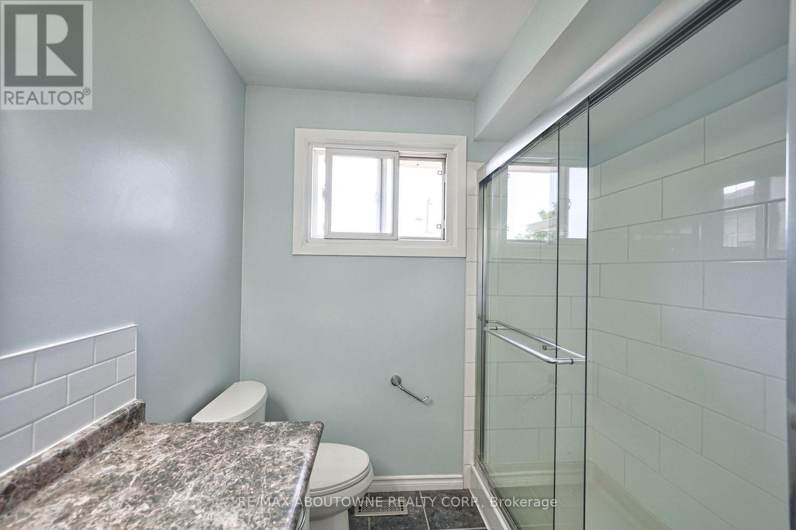 Upper - 4395 Longmoor Drive, Burlington (Shoreacres), Ontario  L7L 1X8 - Photo 24 - W13798628