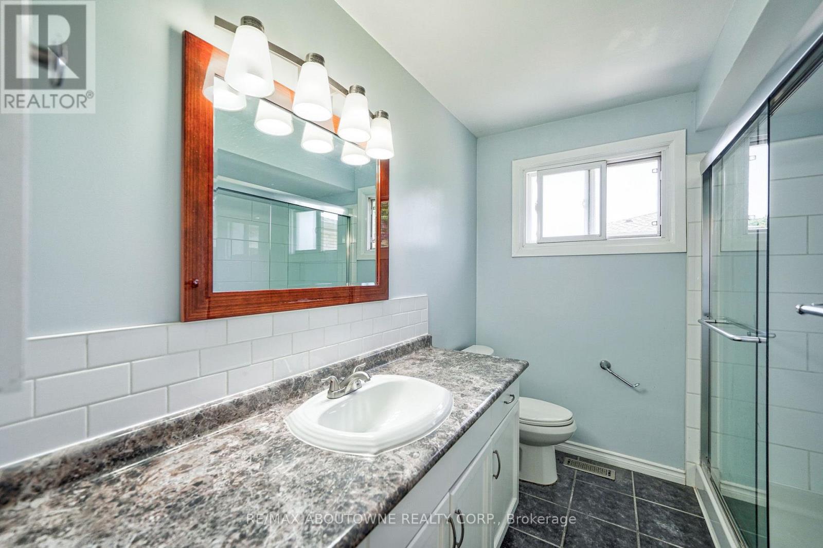 Upper - 4395 Longmoor Drive, Burlington (Shoreacres), Ontario  L7L 1X8 - Photo 23 - W13798628