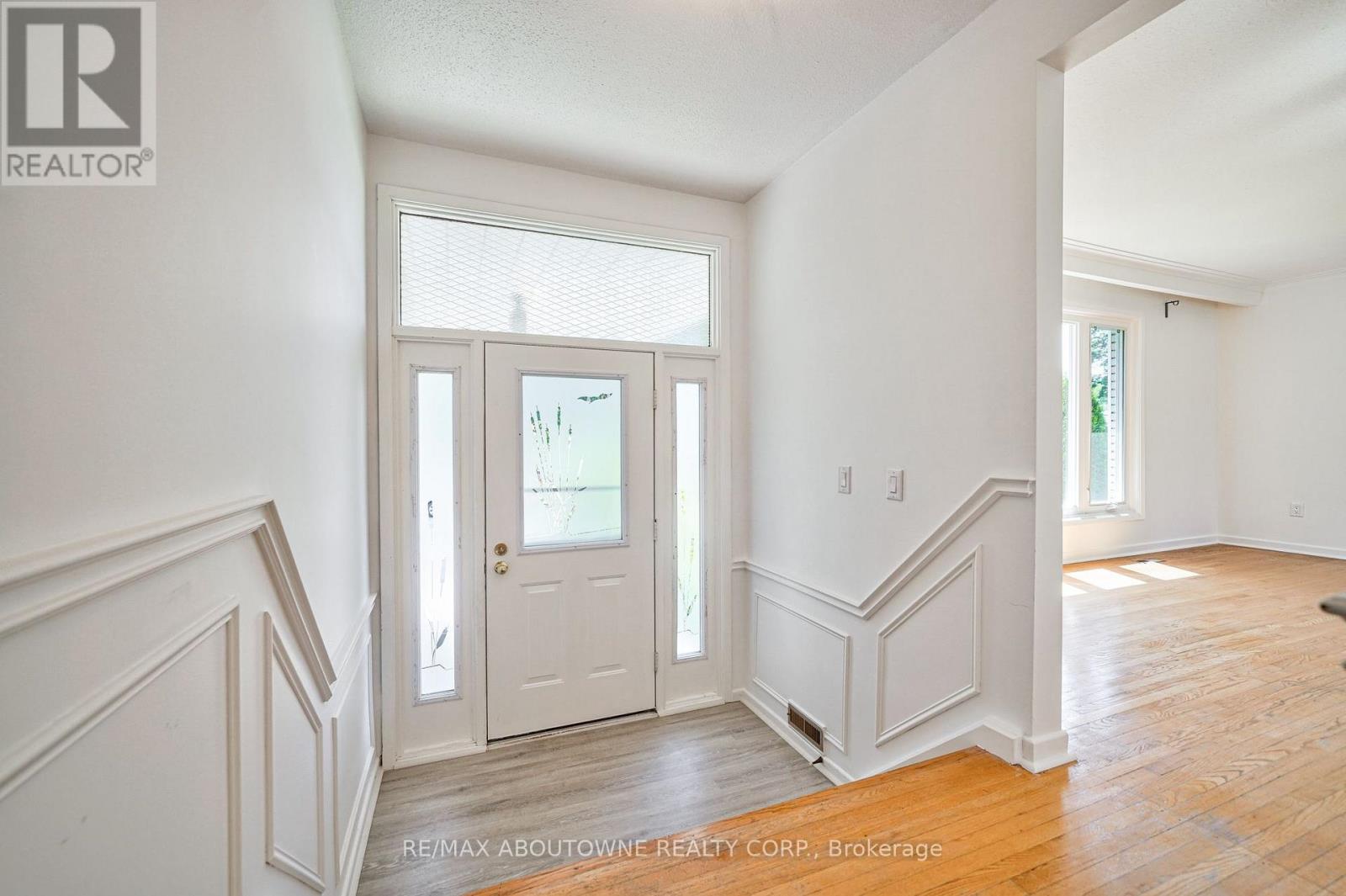 Upper - 4395 Longmoor Drive, Burlington (Shoreacres), Ontario  L7L 1X8 - Photo 5 - W13798628