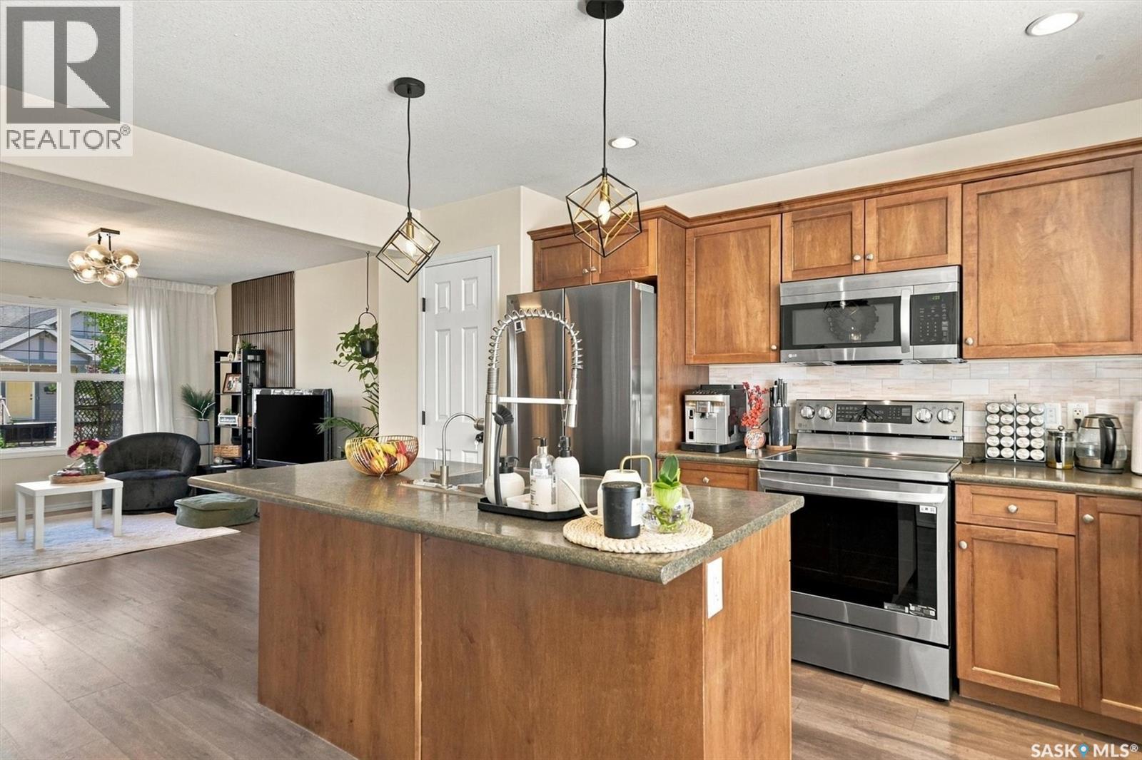 215 Coad Manor, Saskatoon, Saskatchewan  S7R 0A7 - Photo 6 - SK048656
