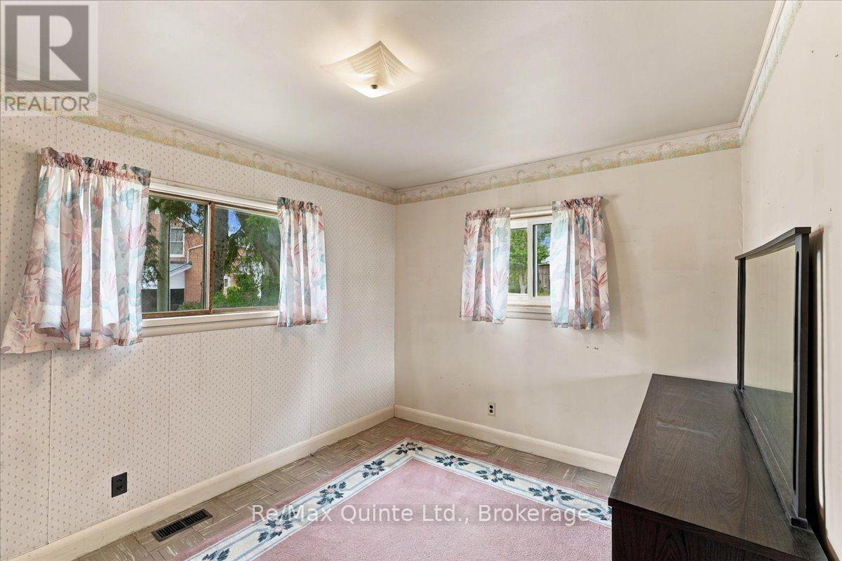 1b Rogers Street, Prince Edward County, Ontario  K0K 2T0 - Photo 11 - X13802414