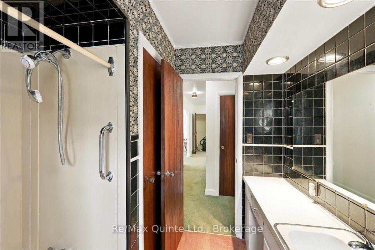 1b Rogers Street, Prince Edward County, Ontario  K0K 2T0 - Photo 14 - X13802414