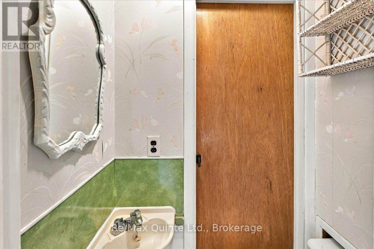 1b Rogers Street, Prince Edward County, Ontario  K0K 2T0 - Photo 17 - X13802414