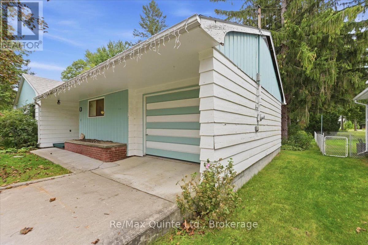 1b Rogers Street, Prince Edward County, Ontario  K0K 2T0 - Photo 2 - X13802414