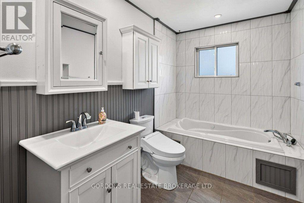 207 Robert Wallace Drive, Kingston, Ontario  K7M 1Y3 - Photo 28 - X13802590