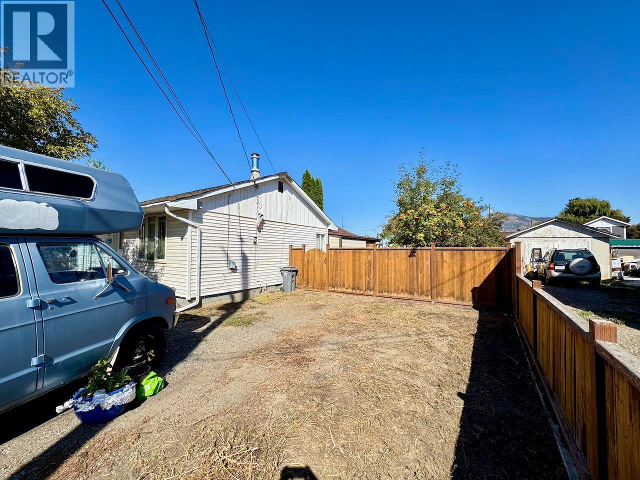 223 Larch Avenue photo 2