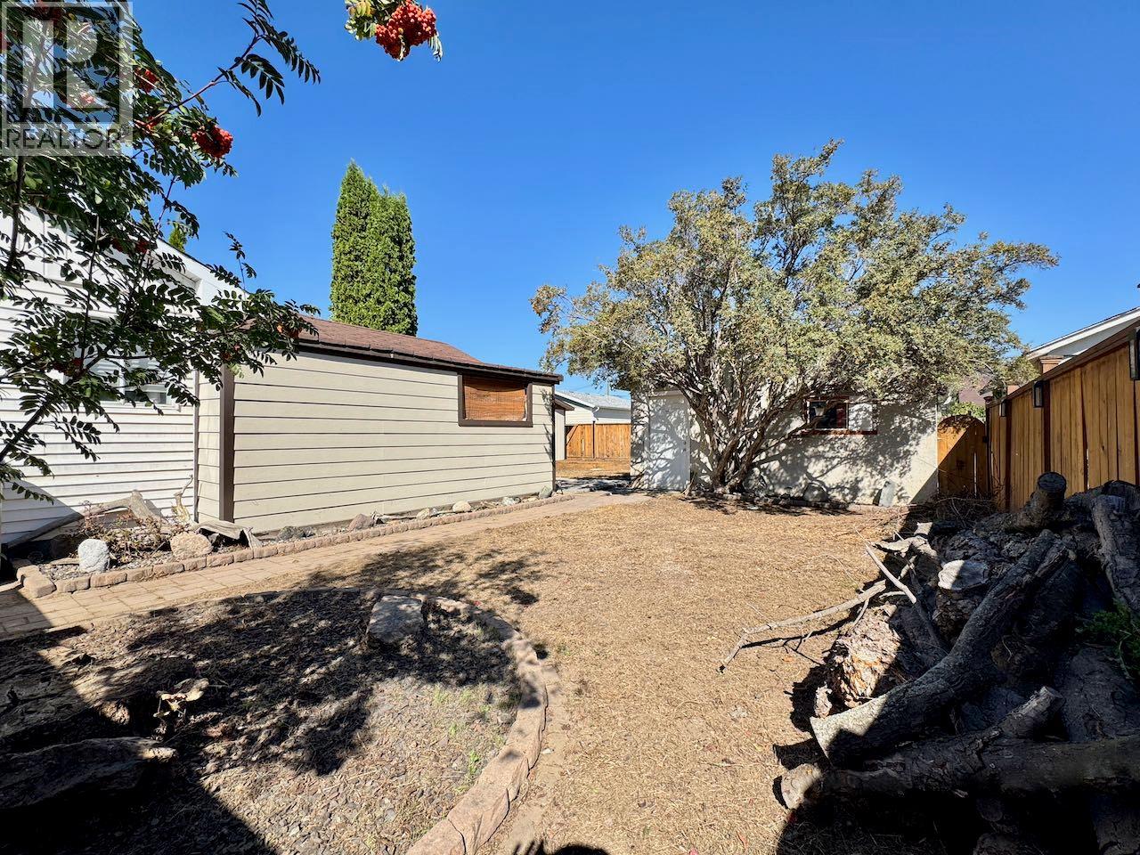 223 Larch Avenue photo 18