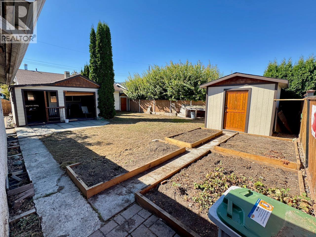 223 Larch Avenue photo 27