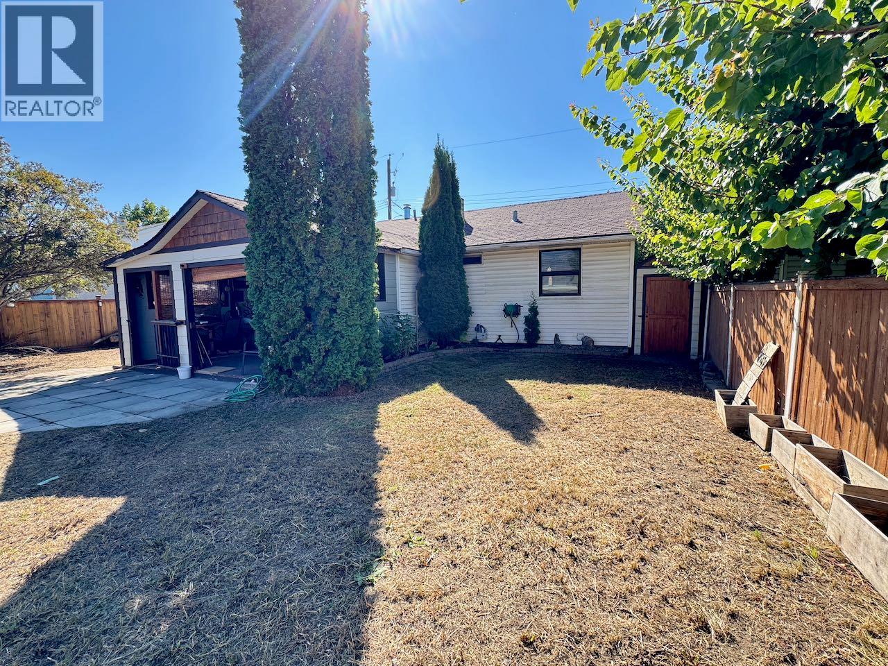 223 Larch Avenue photo 4
