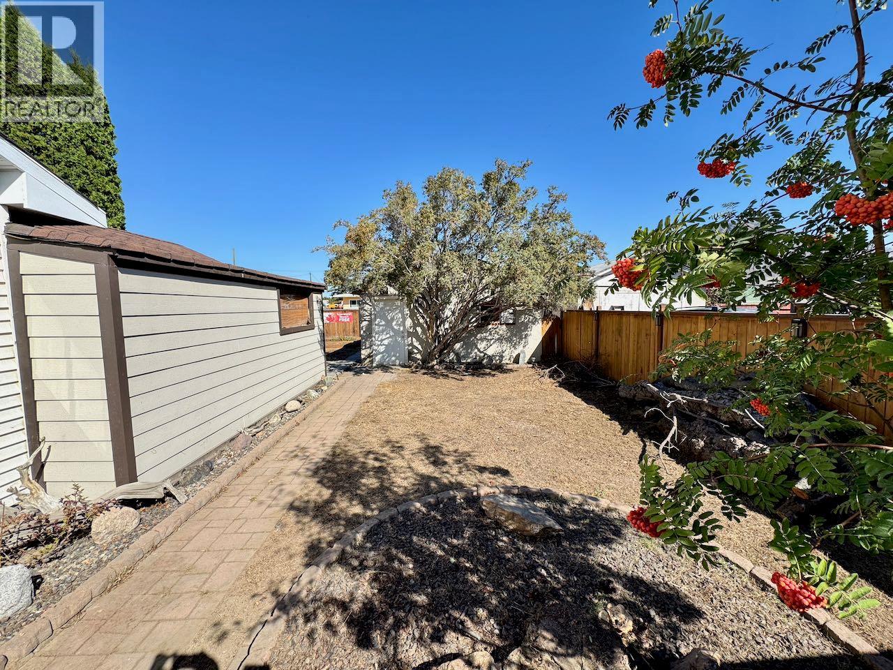 223 Larch Avenue photo 3