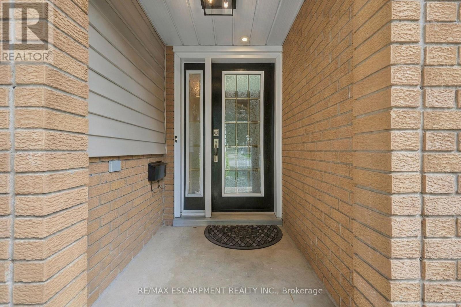 39 Rosemount Avenue, Port Colborne (Sugarloaf), Ontario  L3K 5P8 - Photo 4 - X13798554