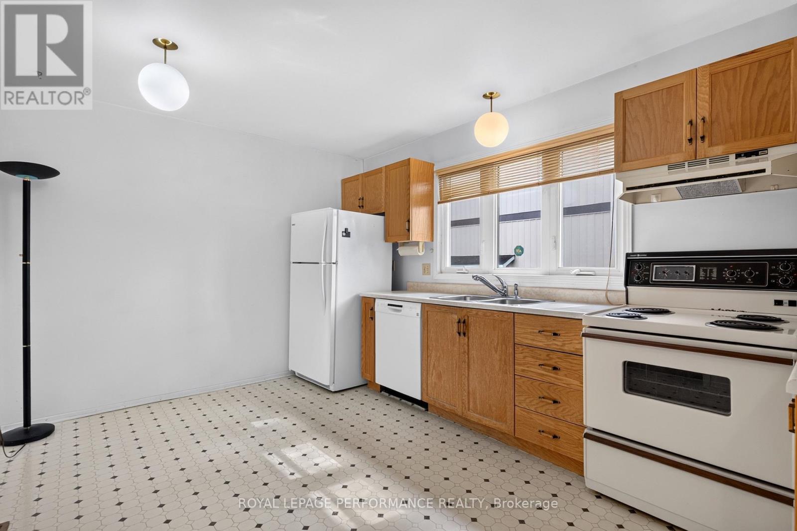 1781 Bellmanor Court, Ottawa, Ontario  K1T 2V7 - Photo 6 - X13802426
