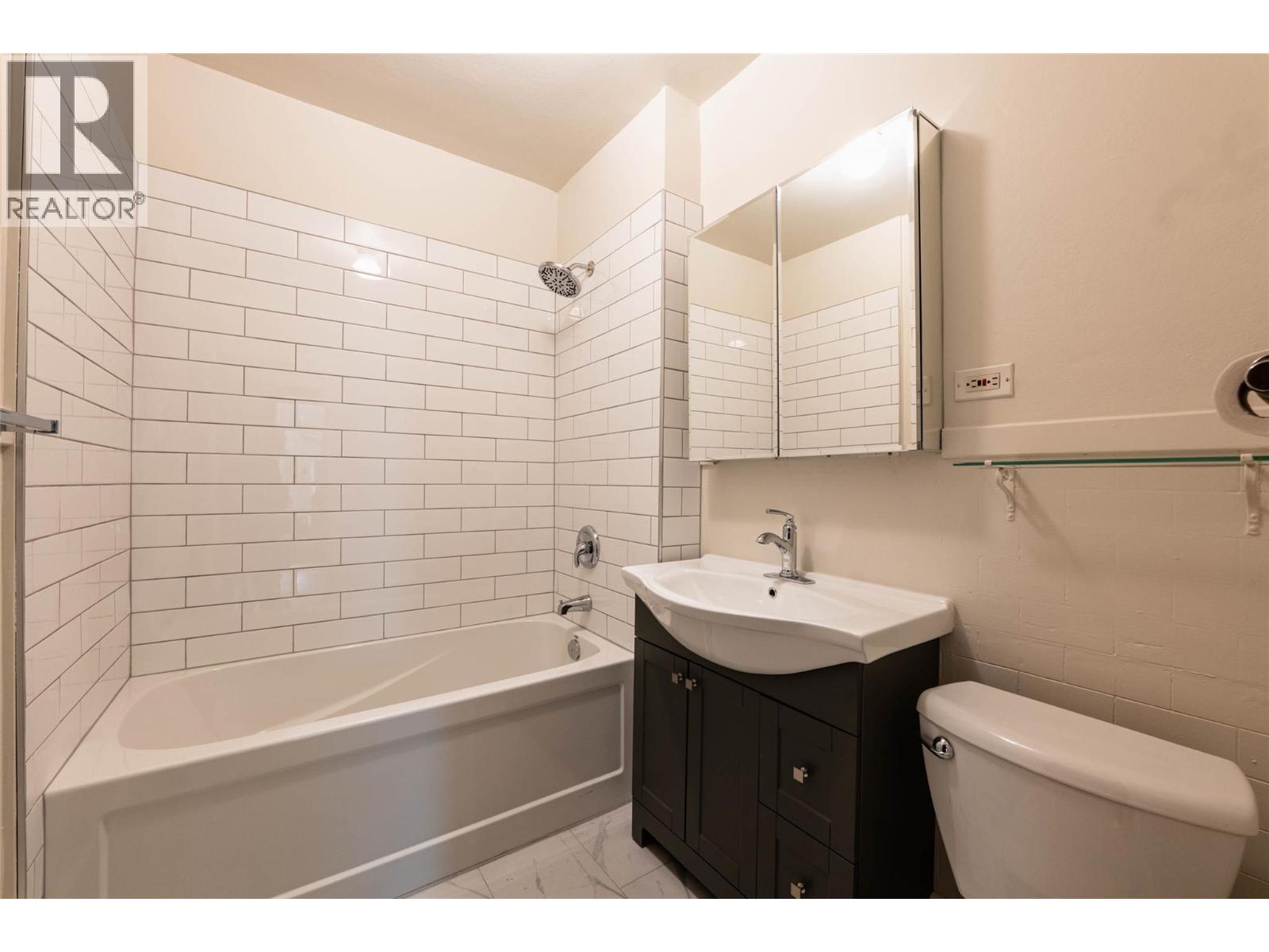 220-222 Vernon Street, Nelson, British Columbia  V1L 4E2 - Photo 12 - 10400573
