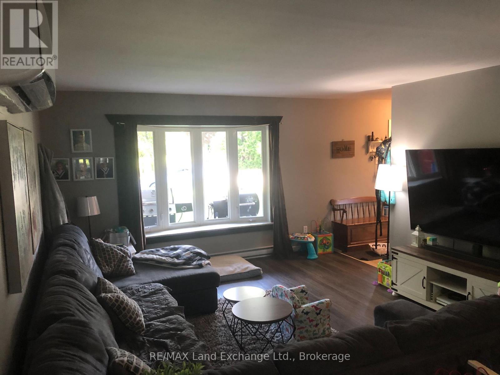 24 Stanley Street, Kincardine, Ontario N0G 2T0 - Photo 2 - X13802438
